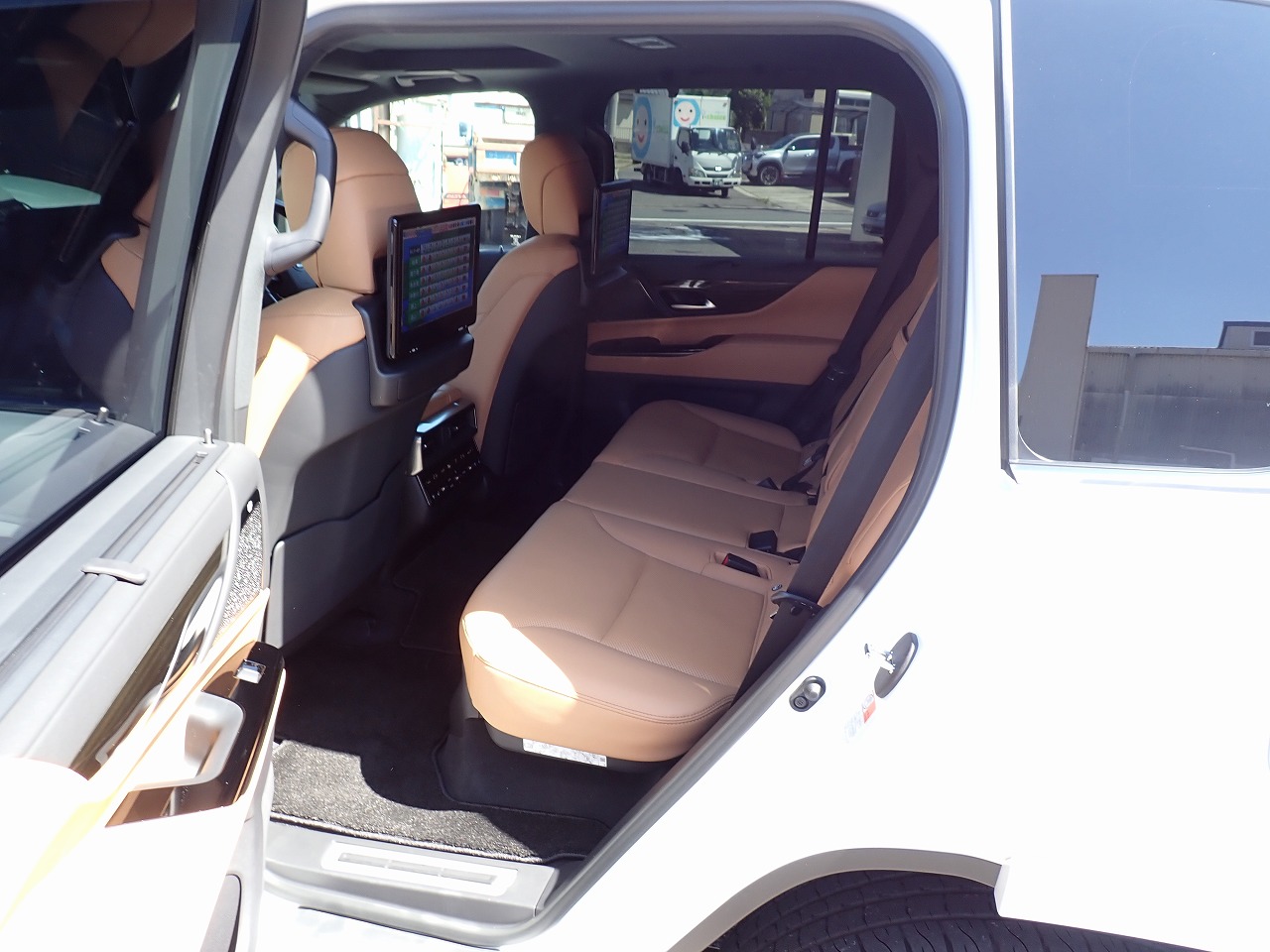 LEXUS LX 600