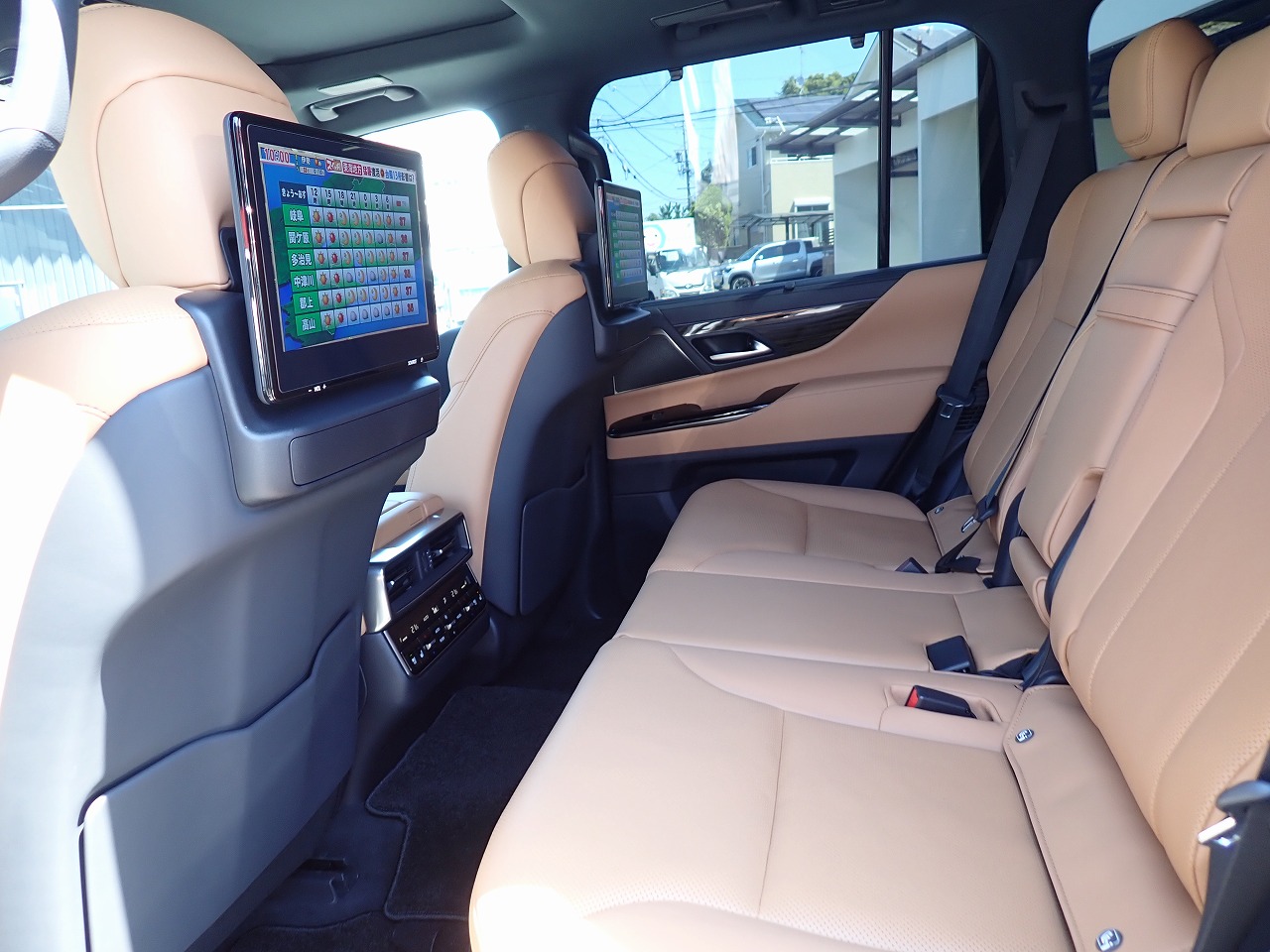 LEXUS LX 600