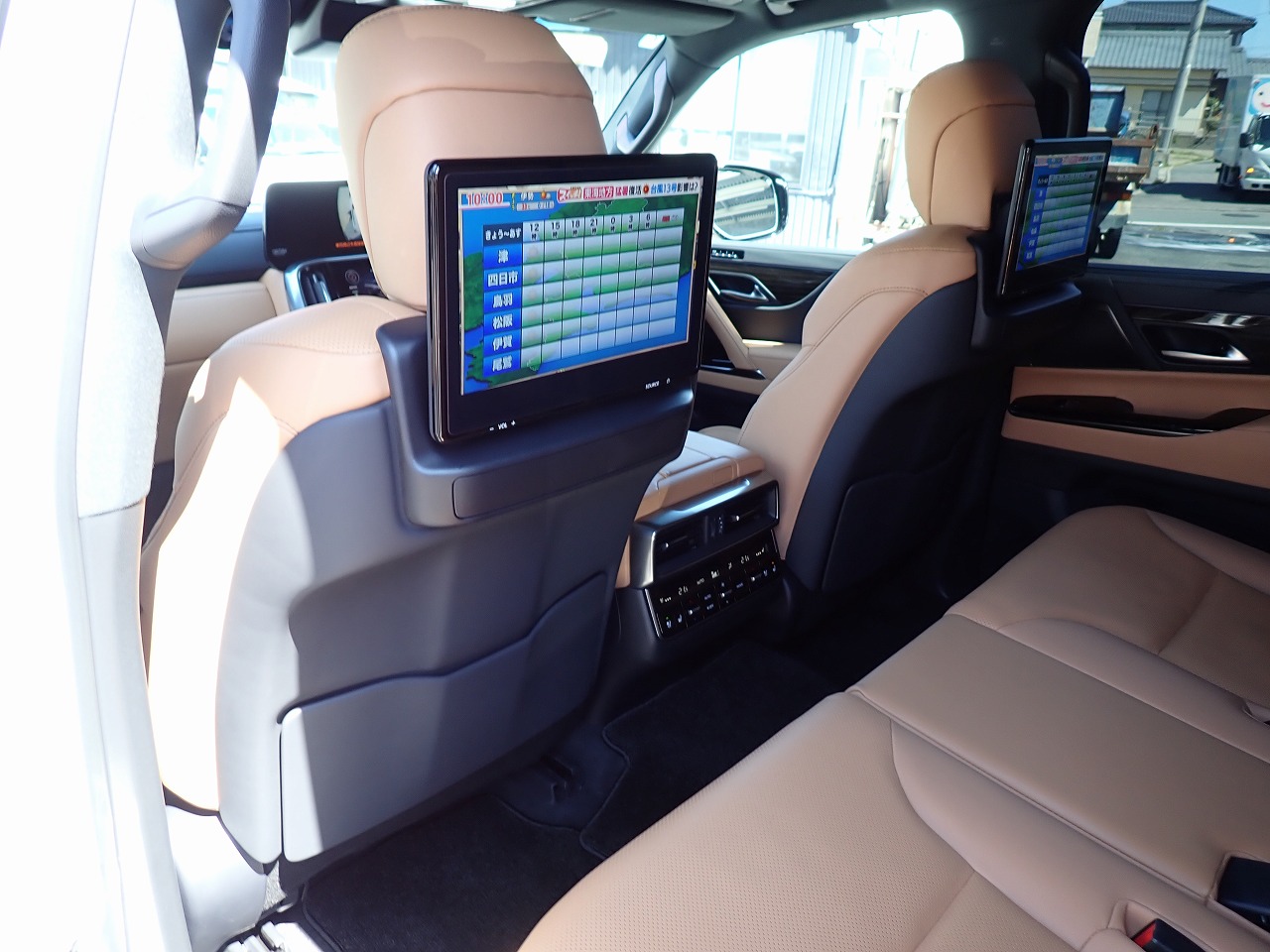 LEXUS LX 600