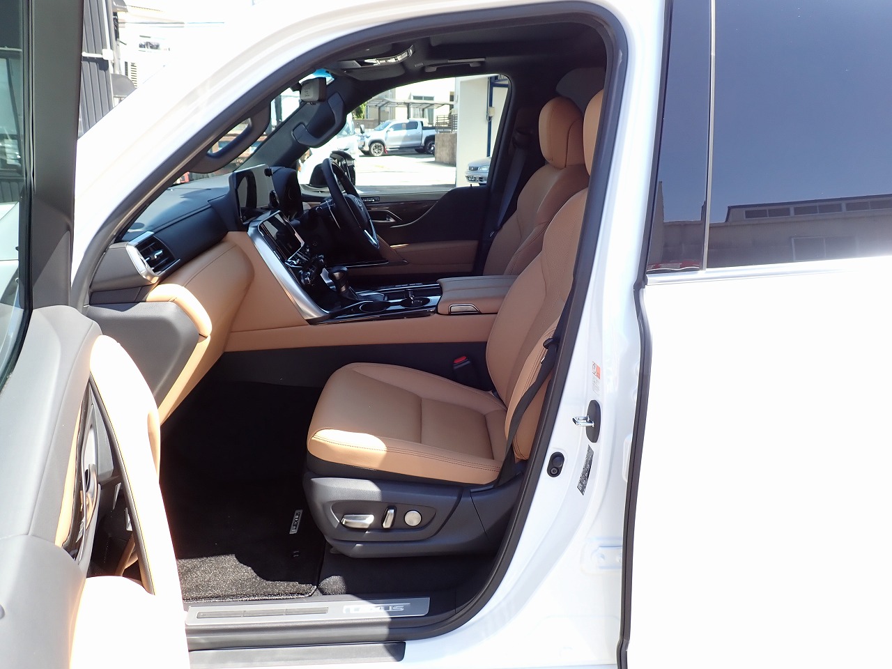LEXUS LX 600