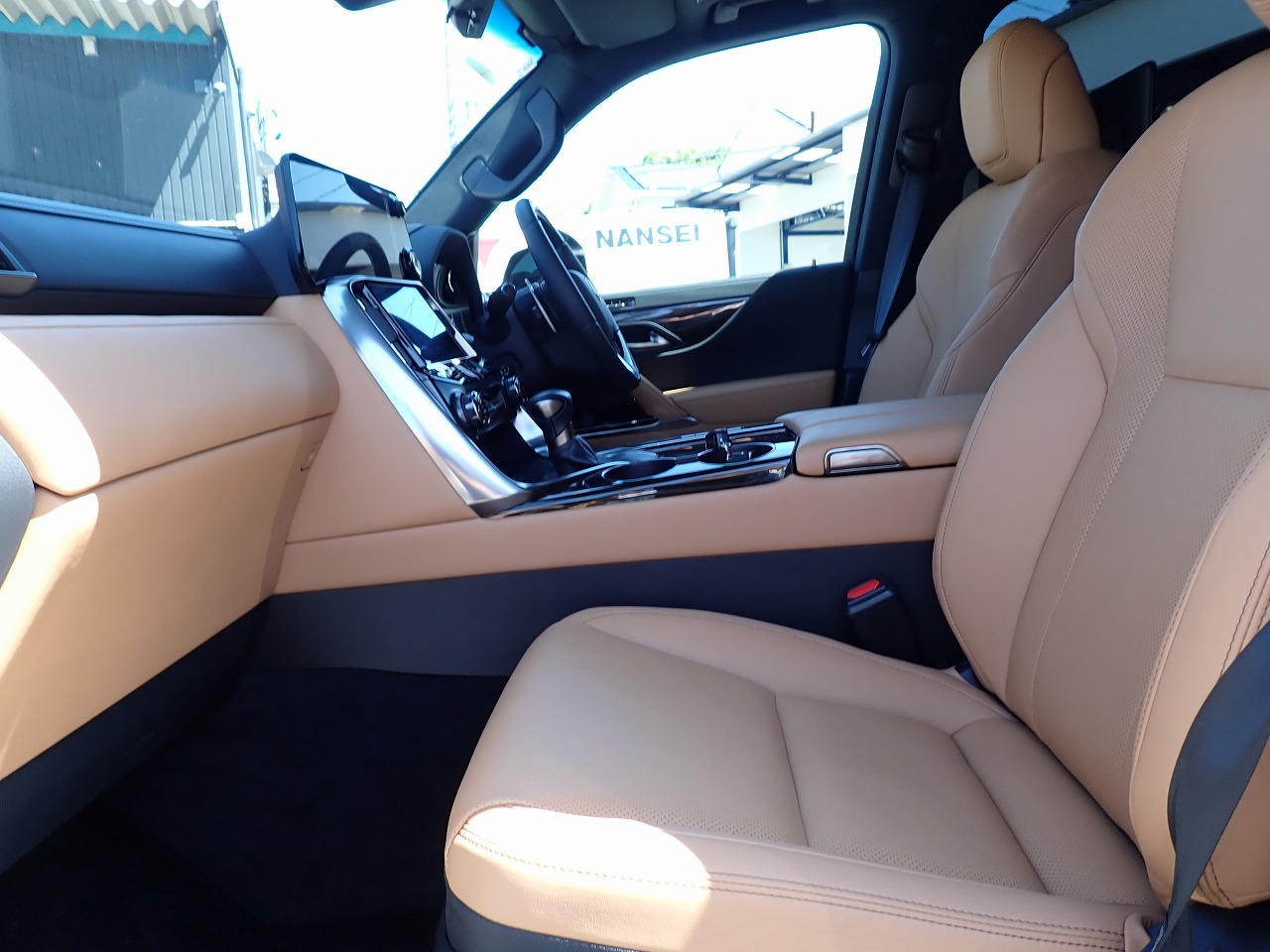 LEXUS LX 600