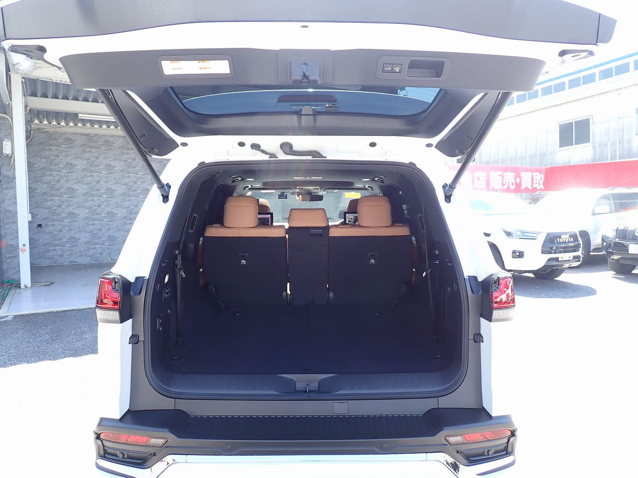 LEXUS LX 600