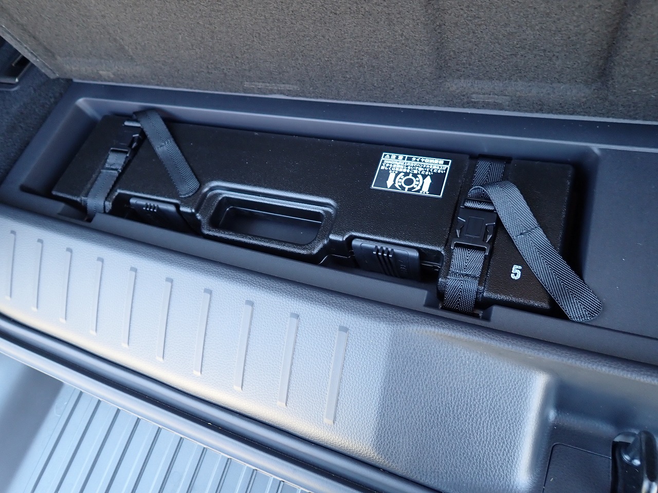 LEXUS LX 600