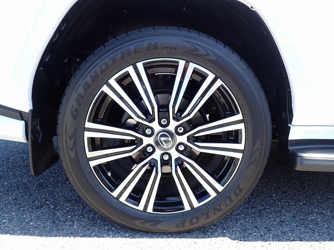LEXUS LX 600