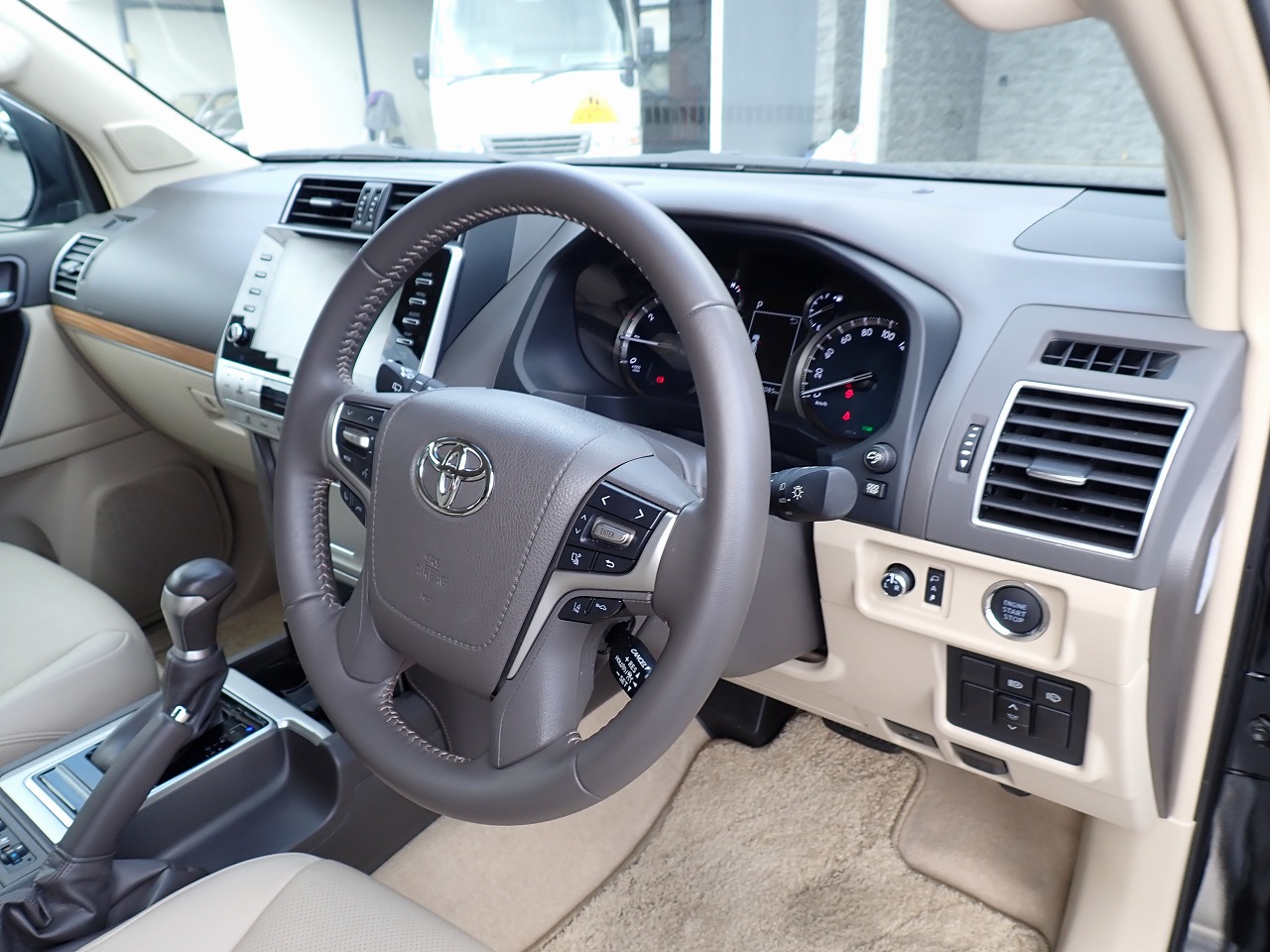 TOYOTA Land Cruiser Prado