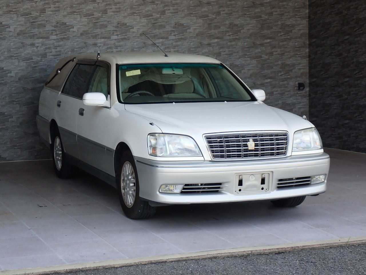 TOYOTA Crown Estate