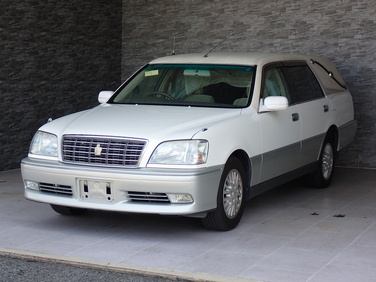 TOYOTA Crown Estate