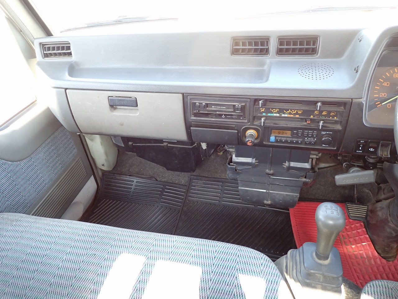 MITSUBISHI Canter
