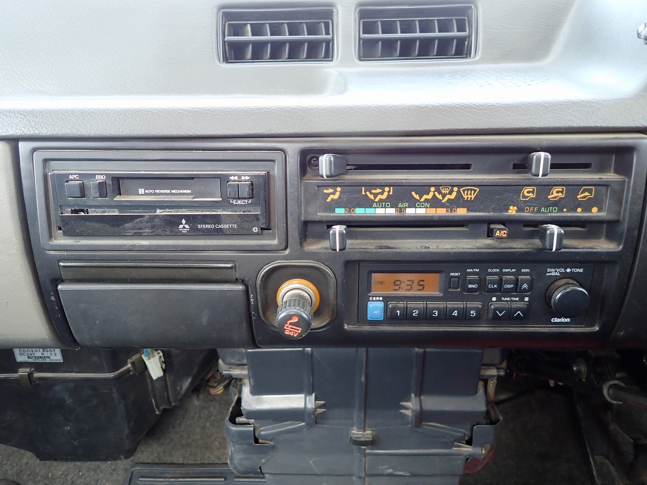 MITSUBISHI Canter