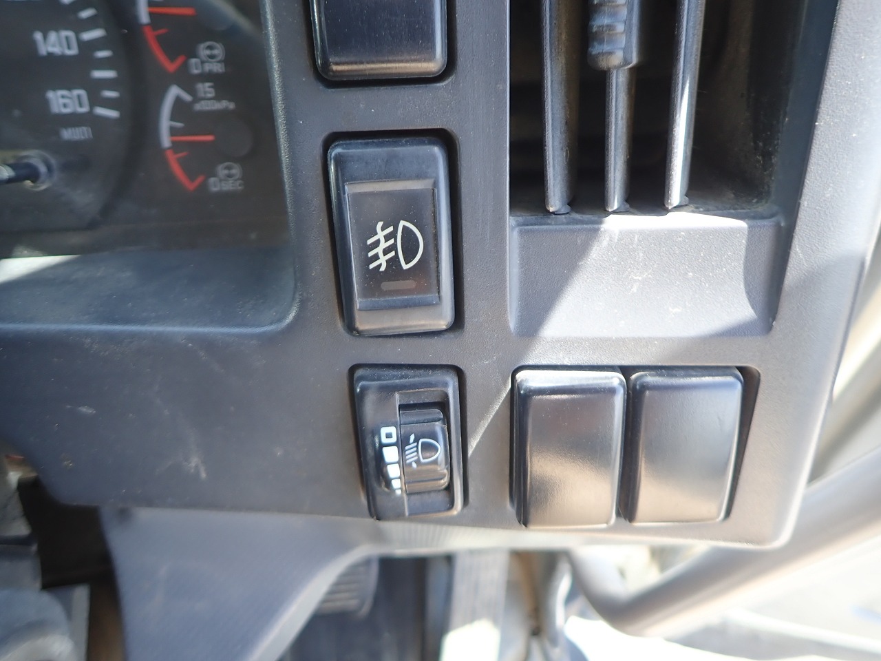 ISUZU Forward