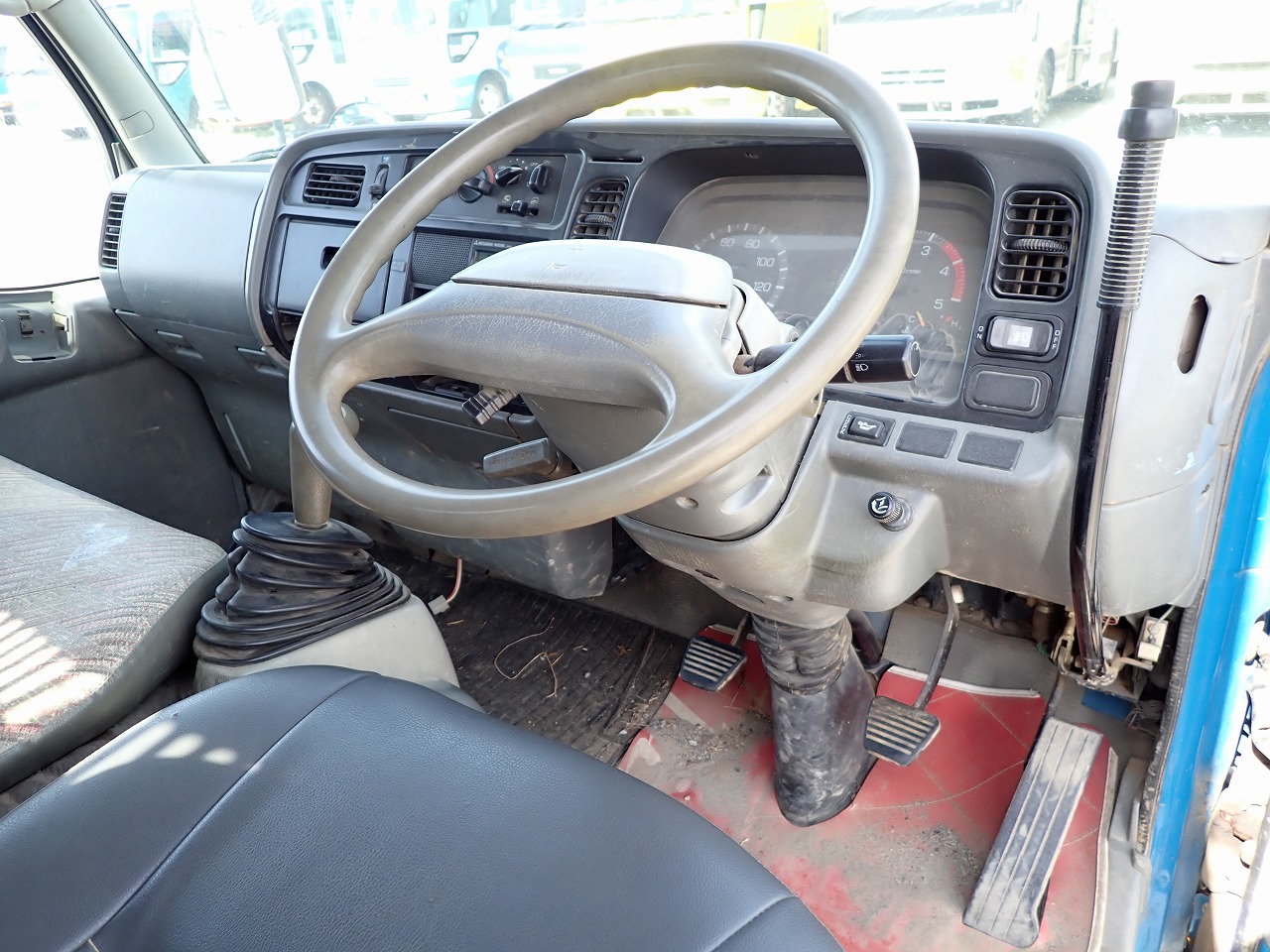 MITSUBISHI Canter