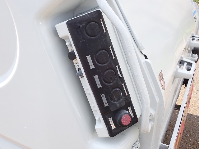 ISUZU Elf Truck