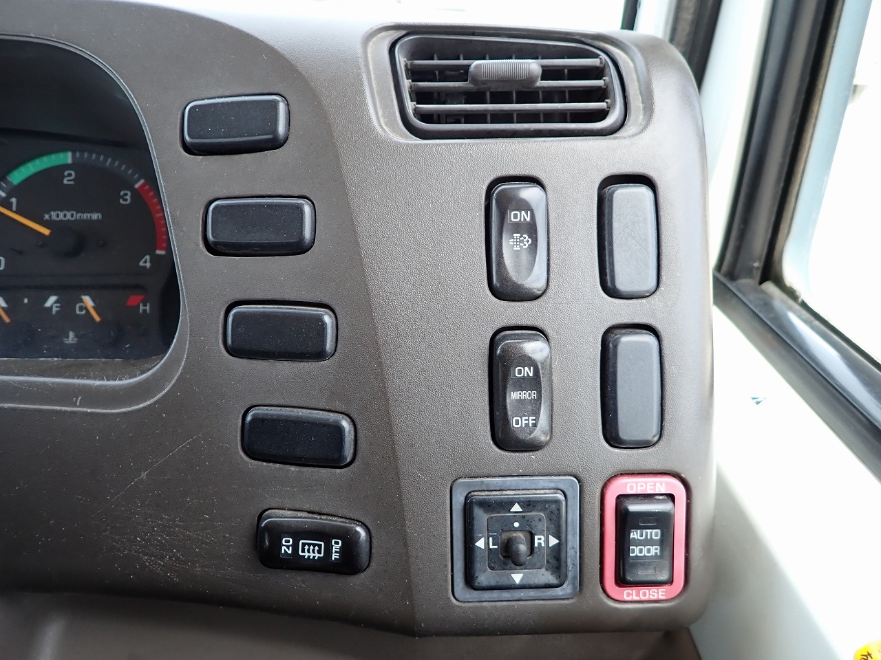 MITSUBISHI Rosa