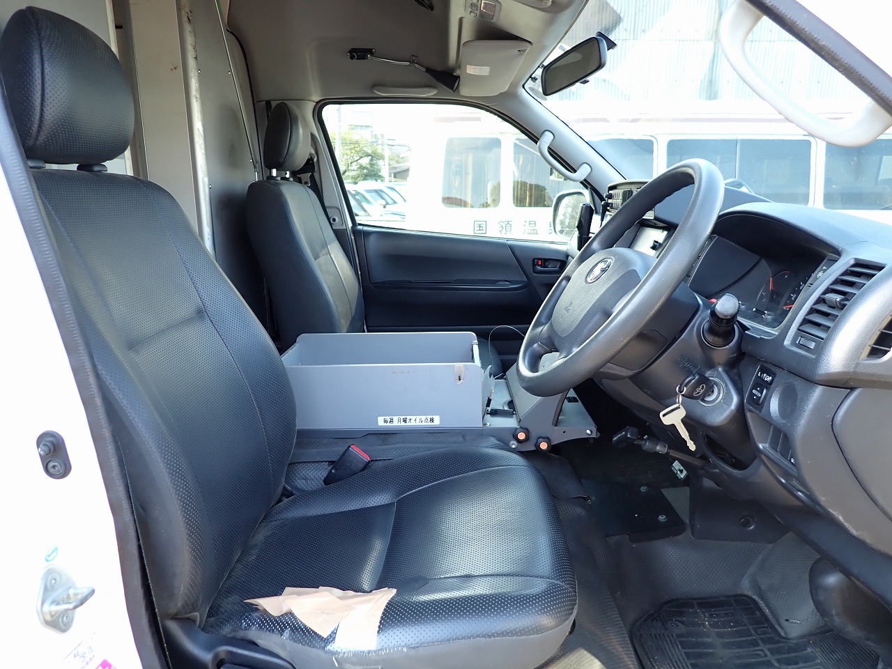 TOYOTA Regius Ace 