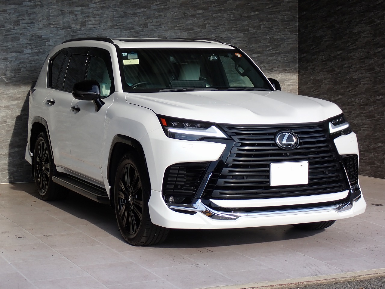 LEXUS LX 600