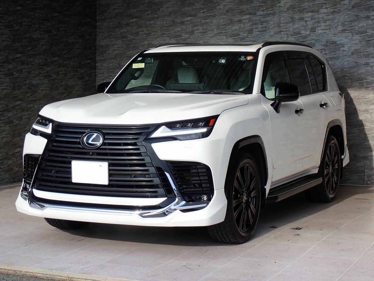 LEXUS LX 600