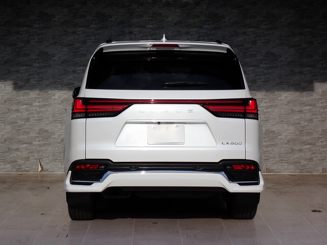 LEXUS LX 600