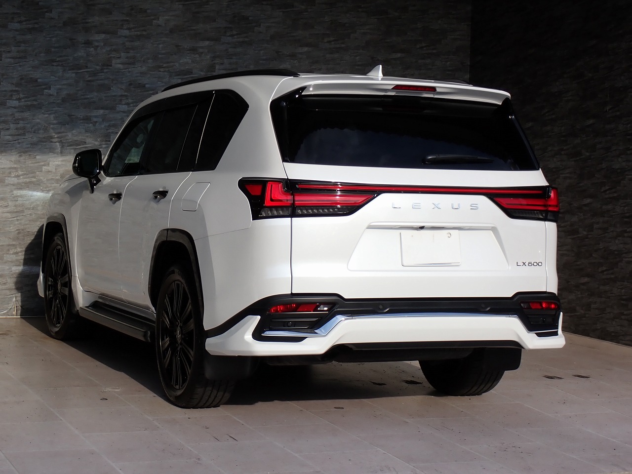 LEXUS LX 600