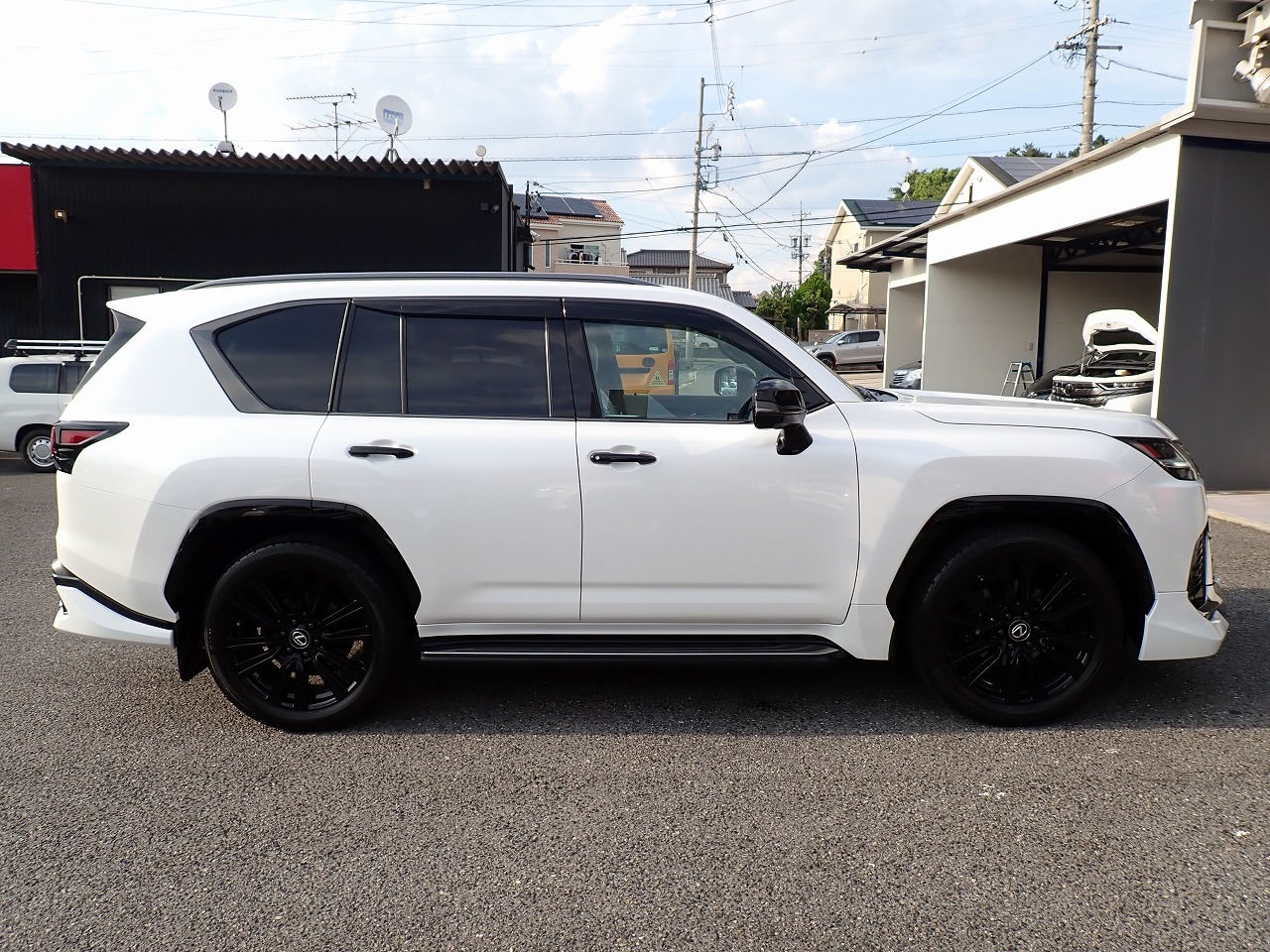 LEXUS LX 600
