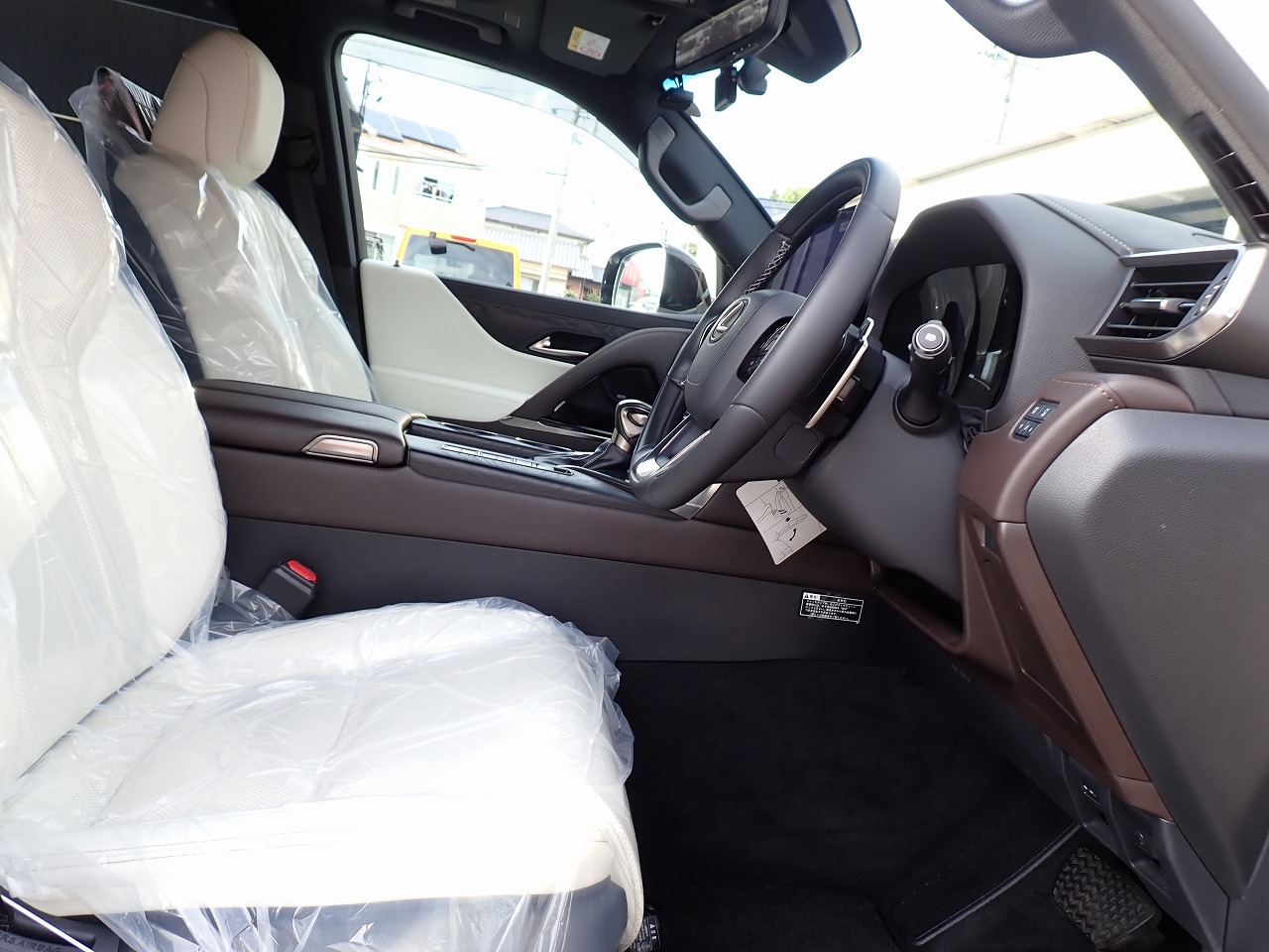 LEXUS LX 600