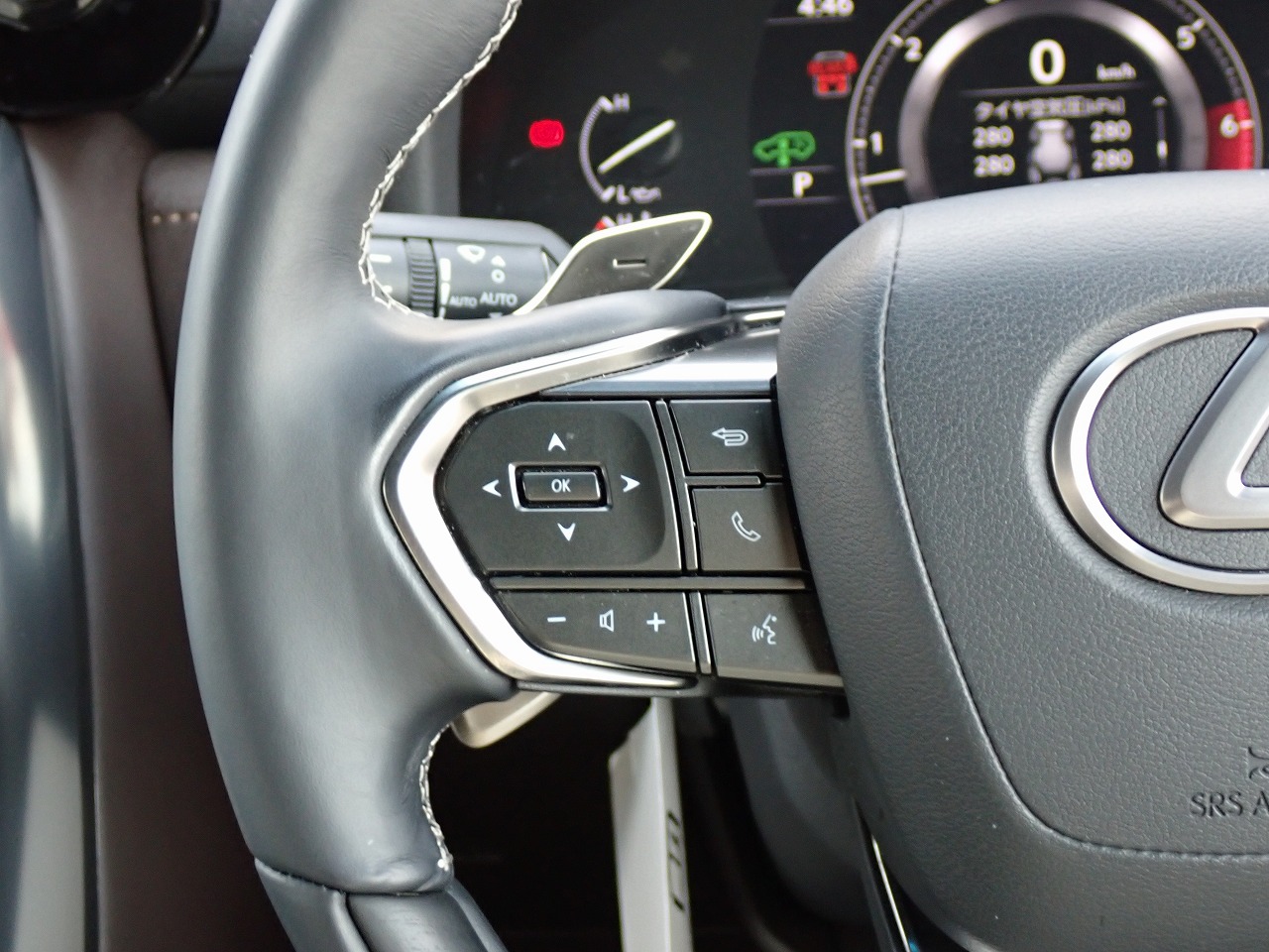 LEXUS LX 600