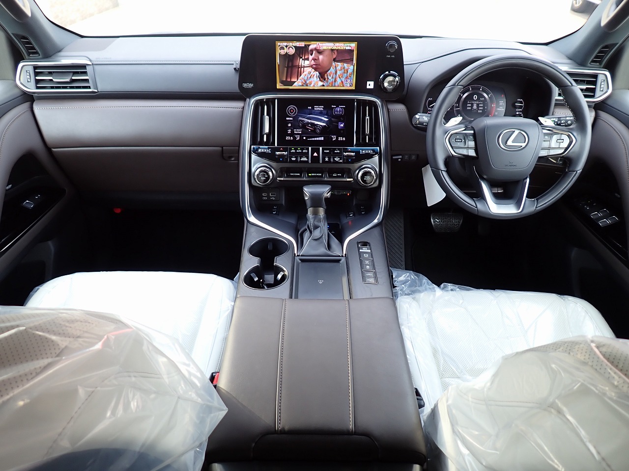 LEXUS LX 600