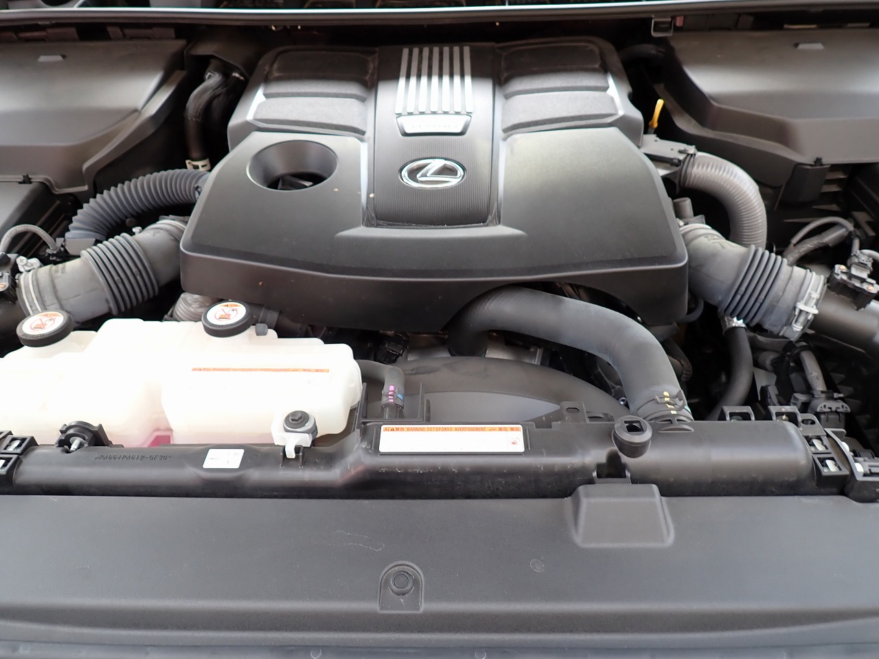 LEXUS LX 600