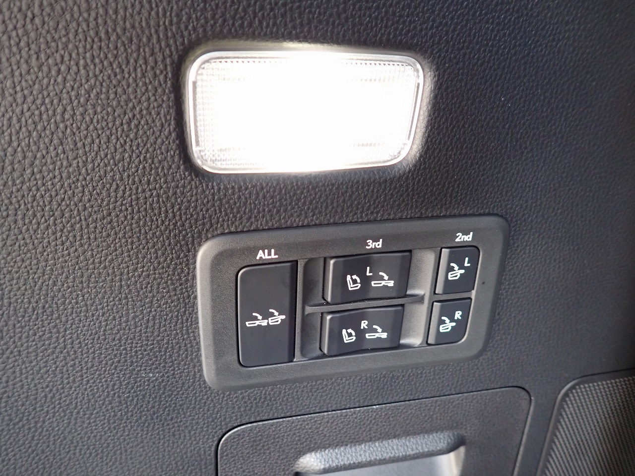 LEXUS LX 600