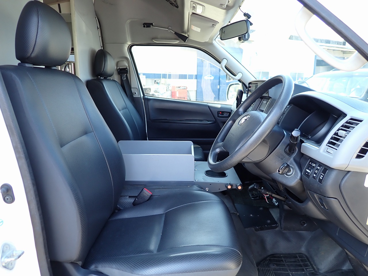 TOYOTA Regius Ace 