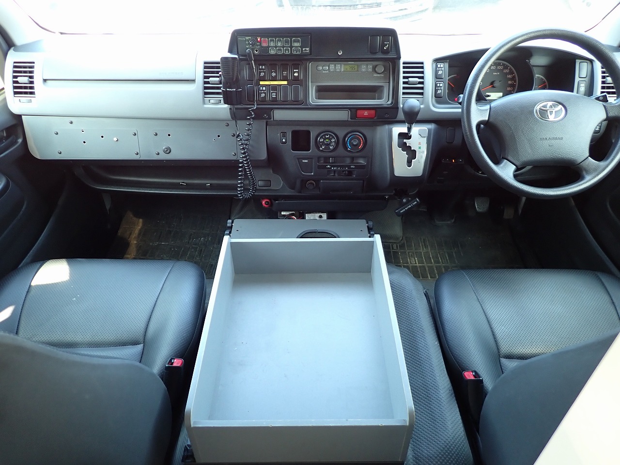 TOYOTA Regius Ace 