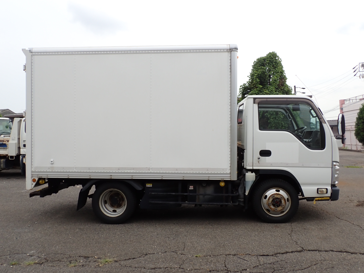 ISUZU Elf Truck