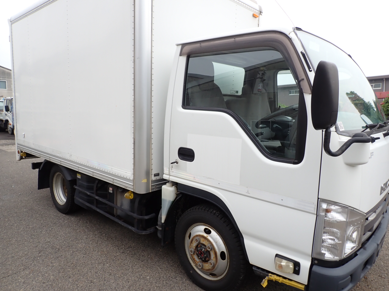 ISUZU Elf Truck