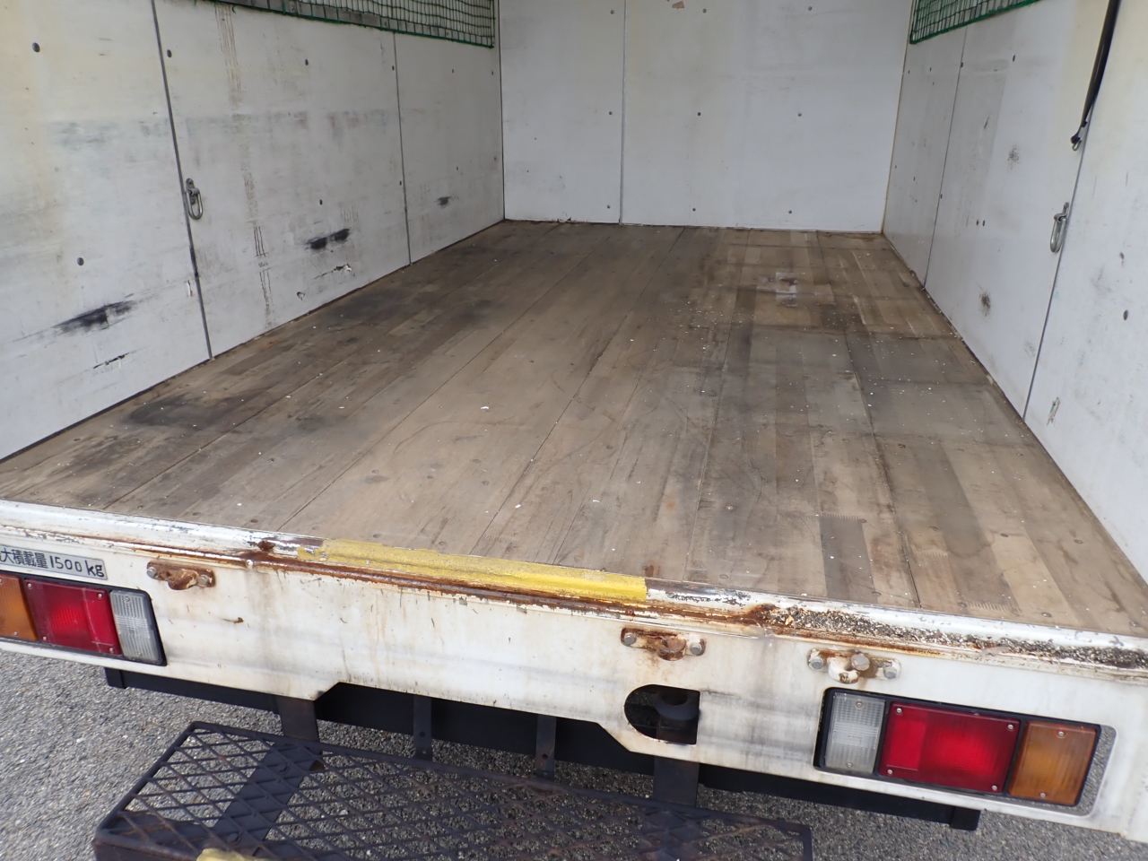 ISUZU Elf Truck