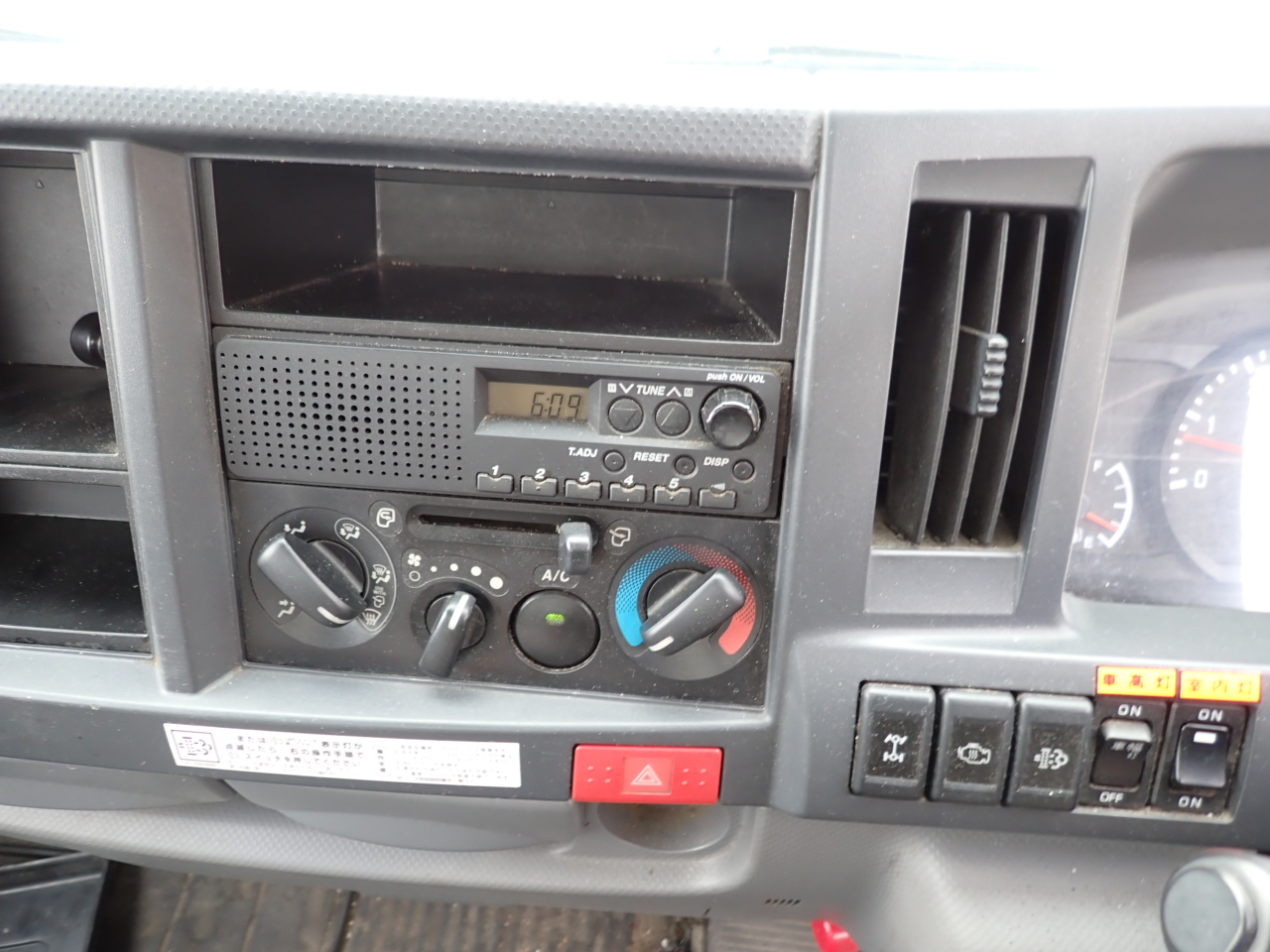 ISUZU Elf Truck