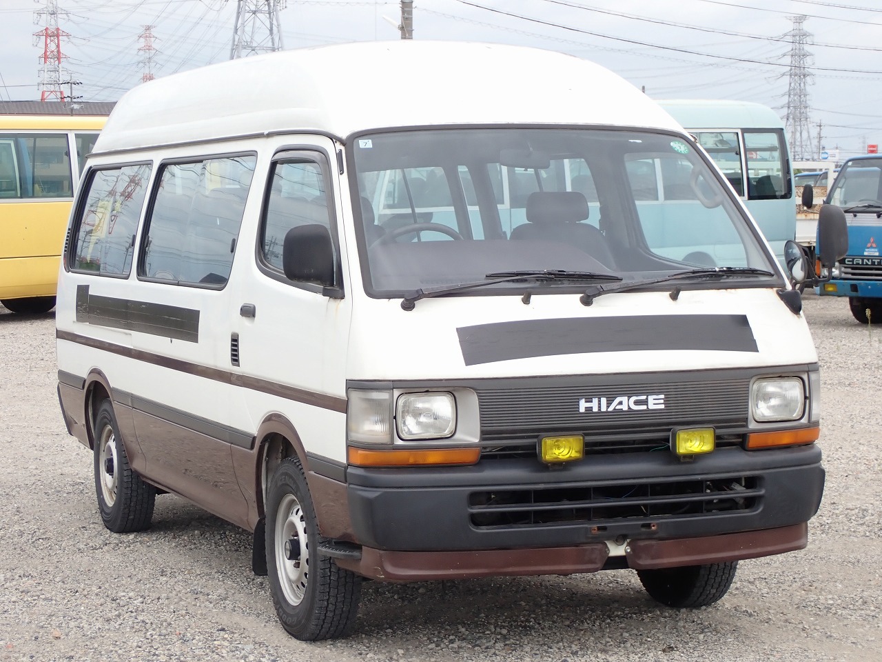 TOYOTA Hiace Commuter