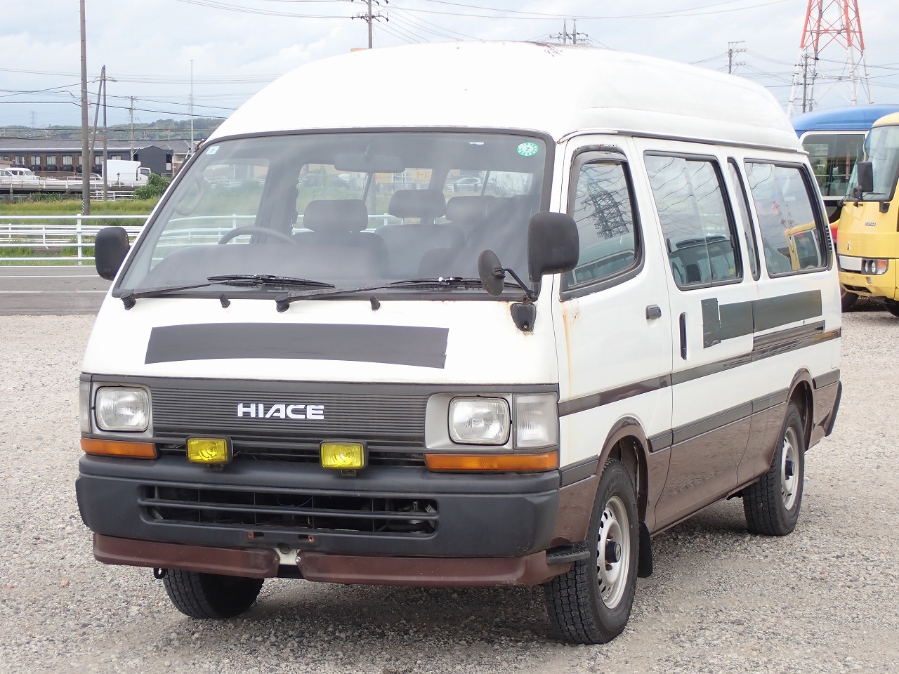 TOYOTA Hiace Commuter