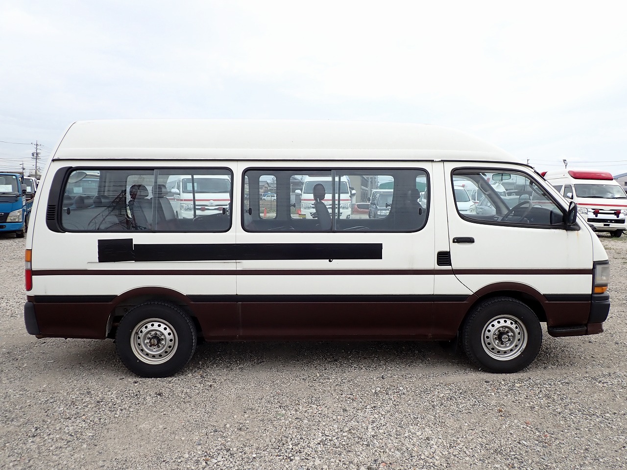 TOYOTA Hiace Commuter