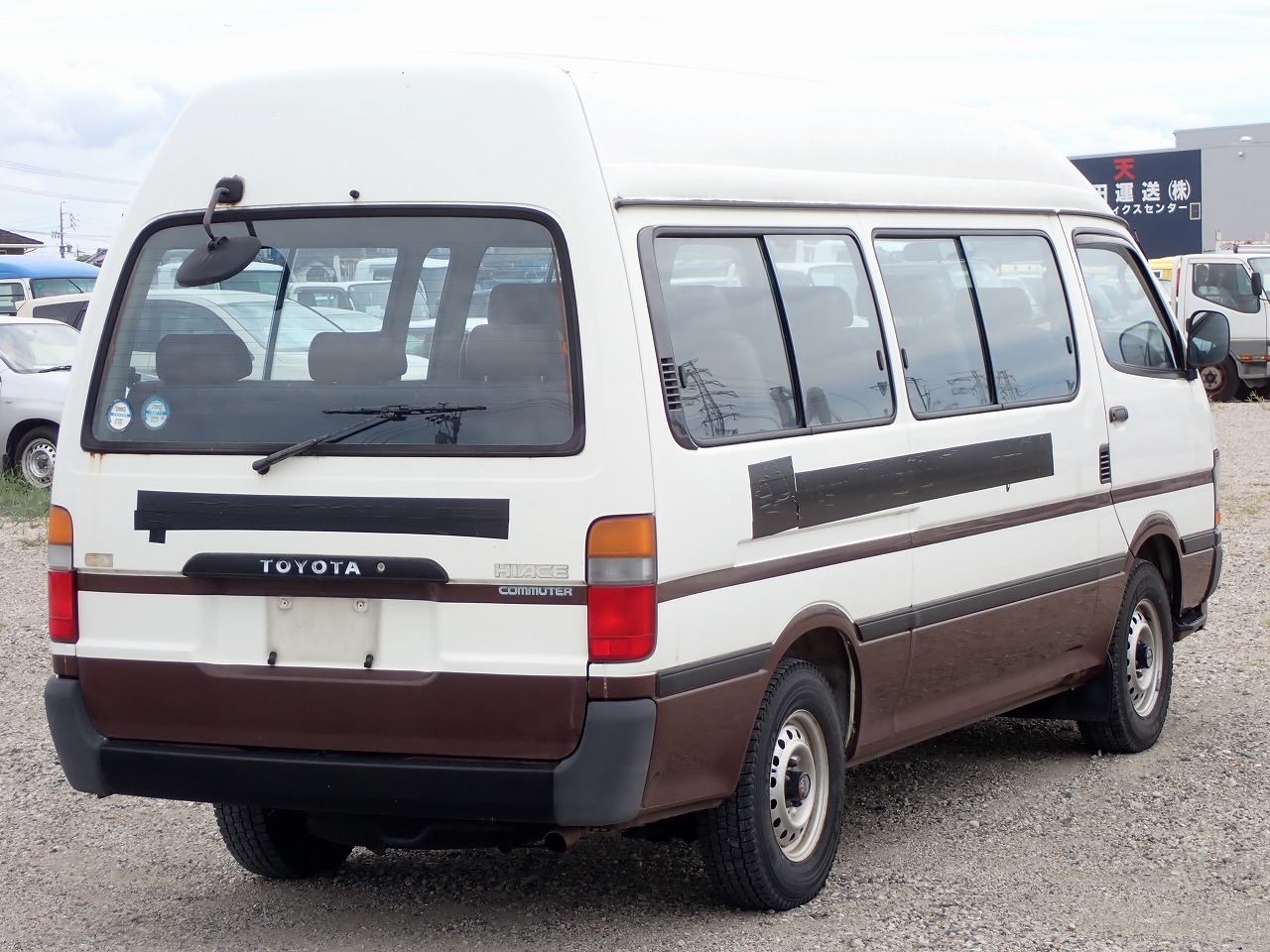 TOYOTA Hiace Commuter