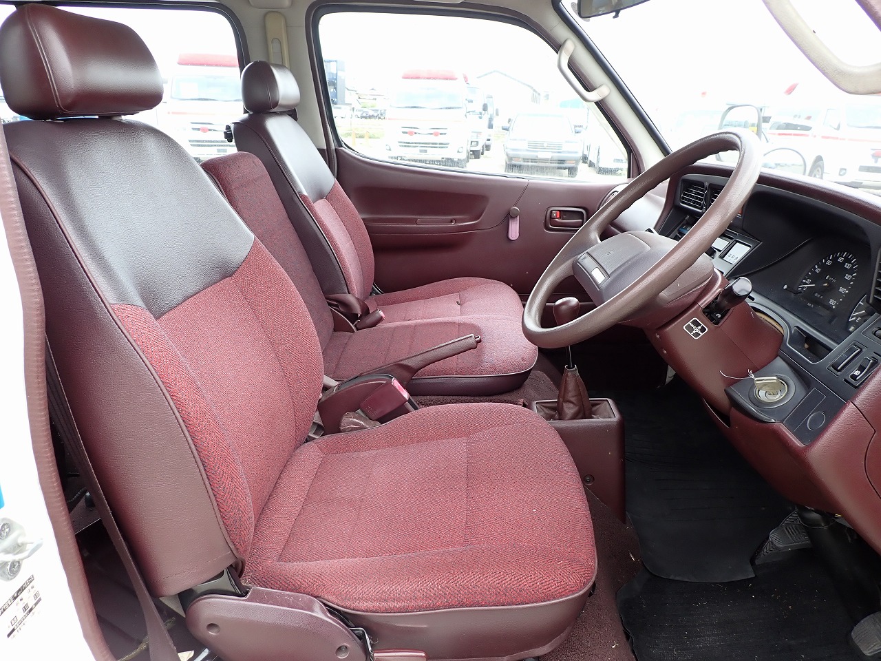 TOYOTA Hiace Commuter