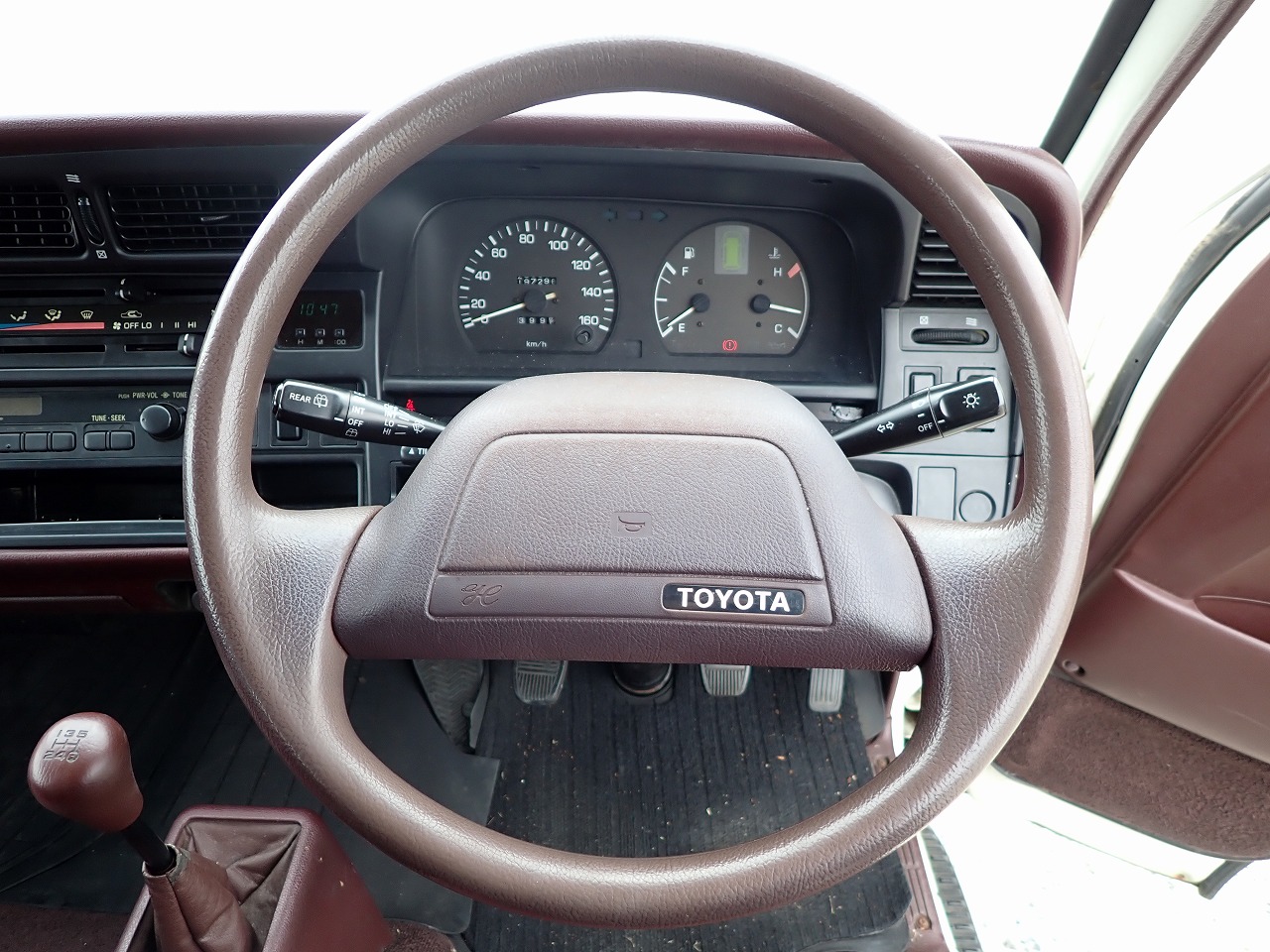 TOYOTA Hiace Commuter