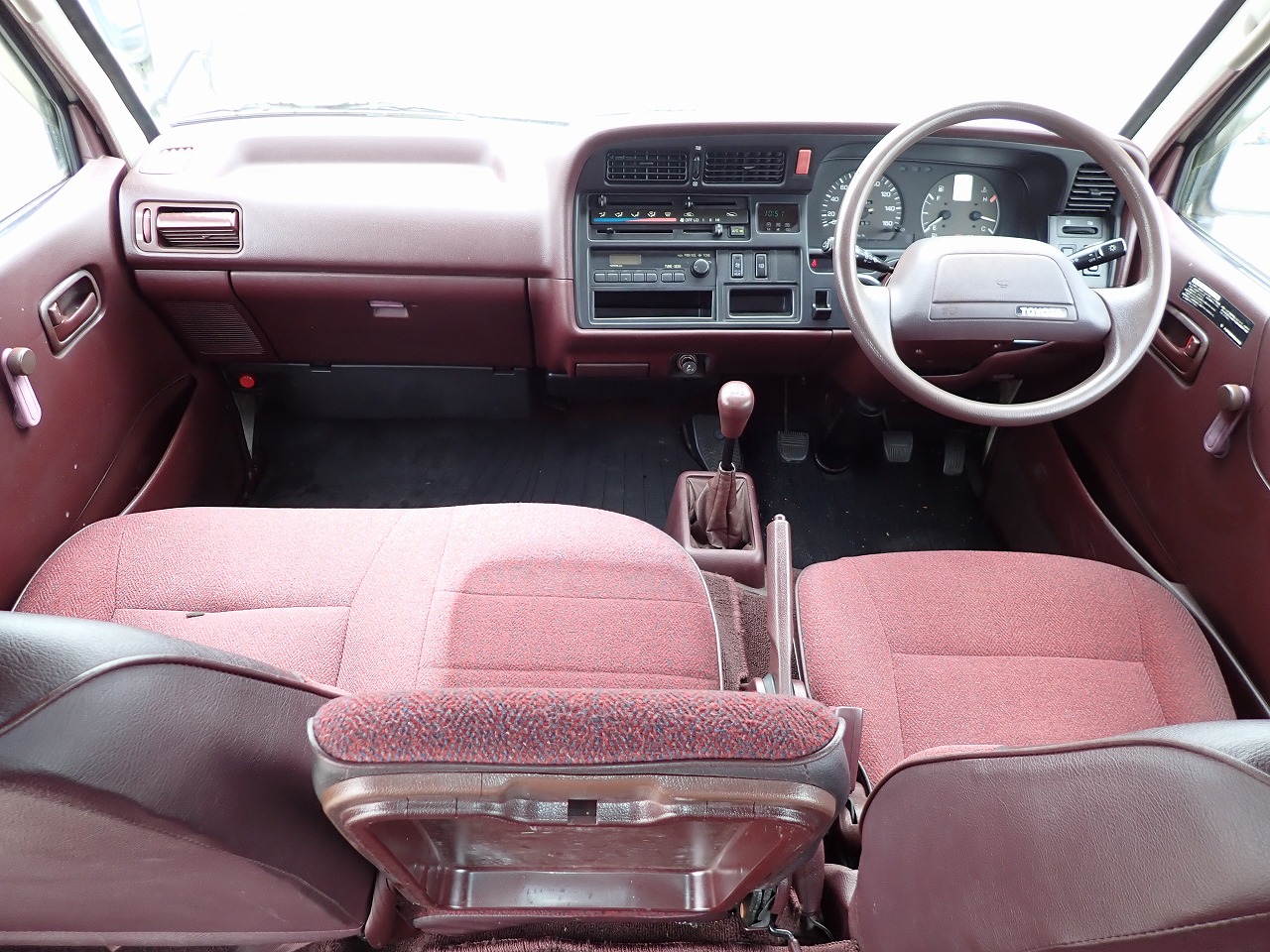 TOYOTA Hiace Commuter