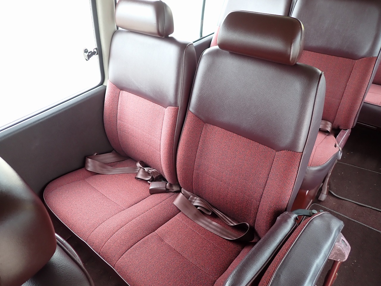 TOYOTA Hiace Commuter