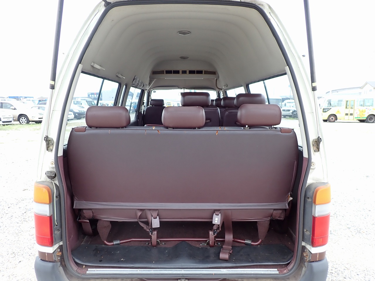 TOYOTA Hiace Commuter