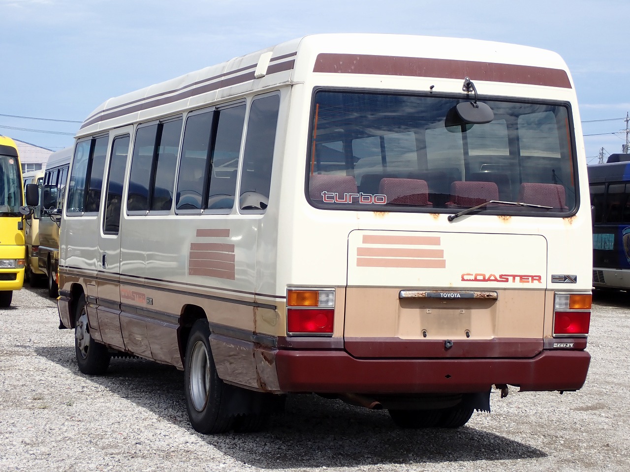 TOYOTA Coaster