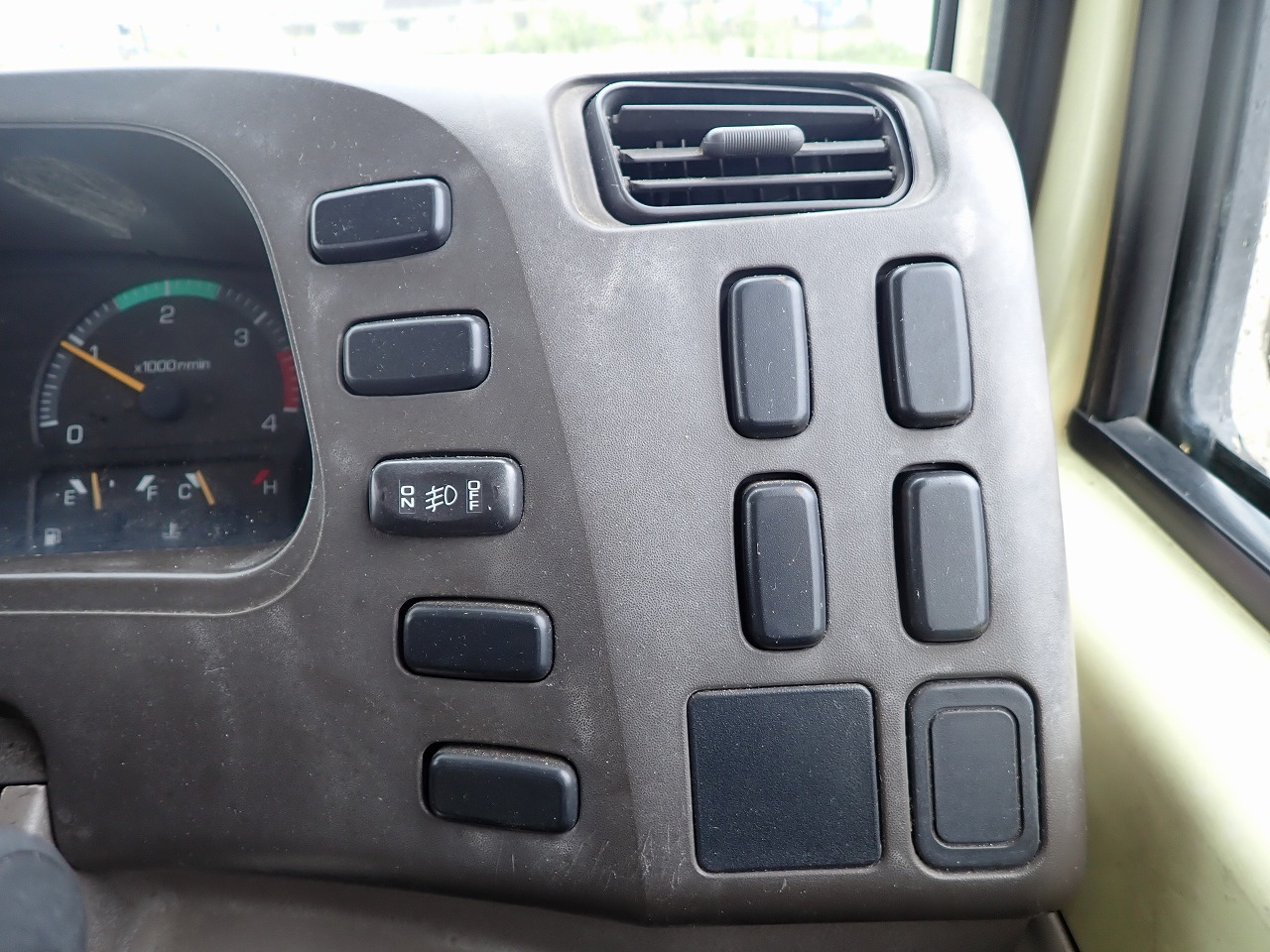 MITSUBISHI Rosa