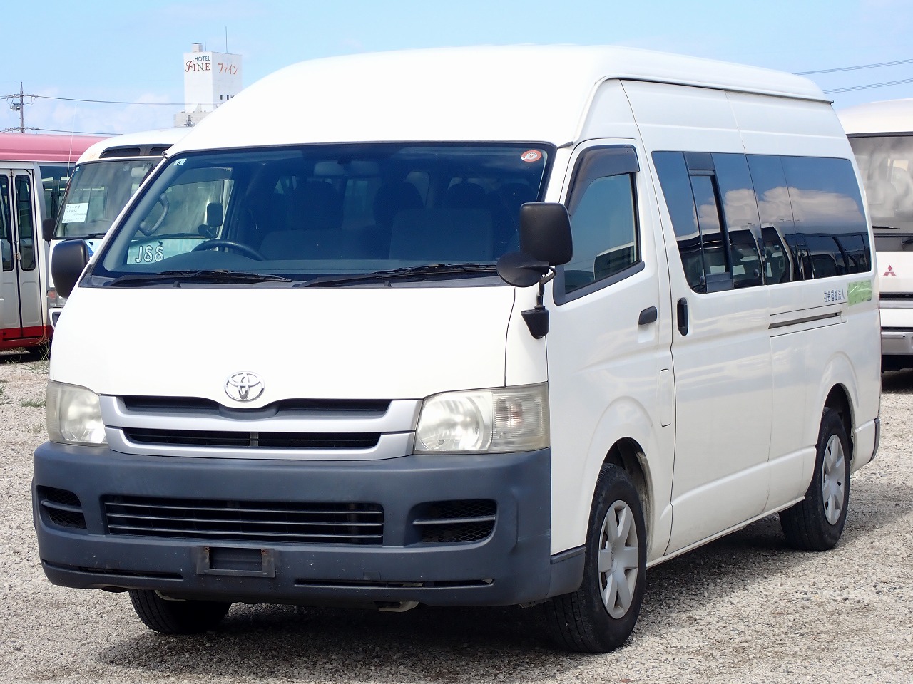 TOYOTA Hiace Commuter