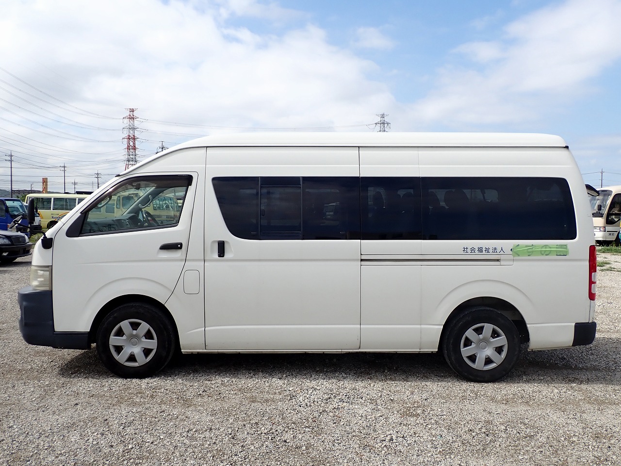 TOYOTA Hiace Commuter