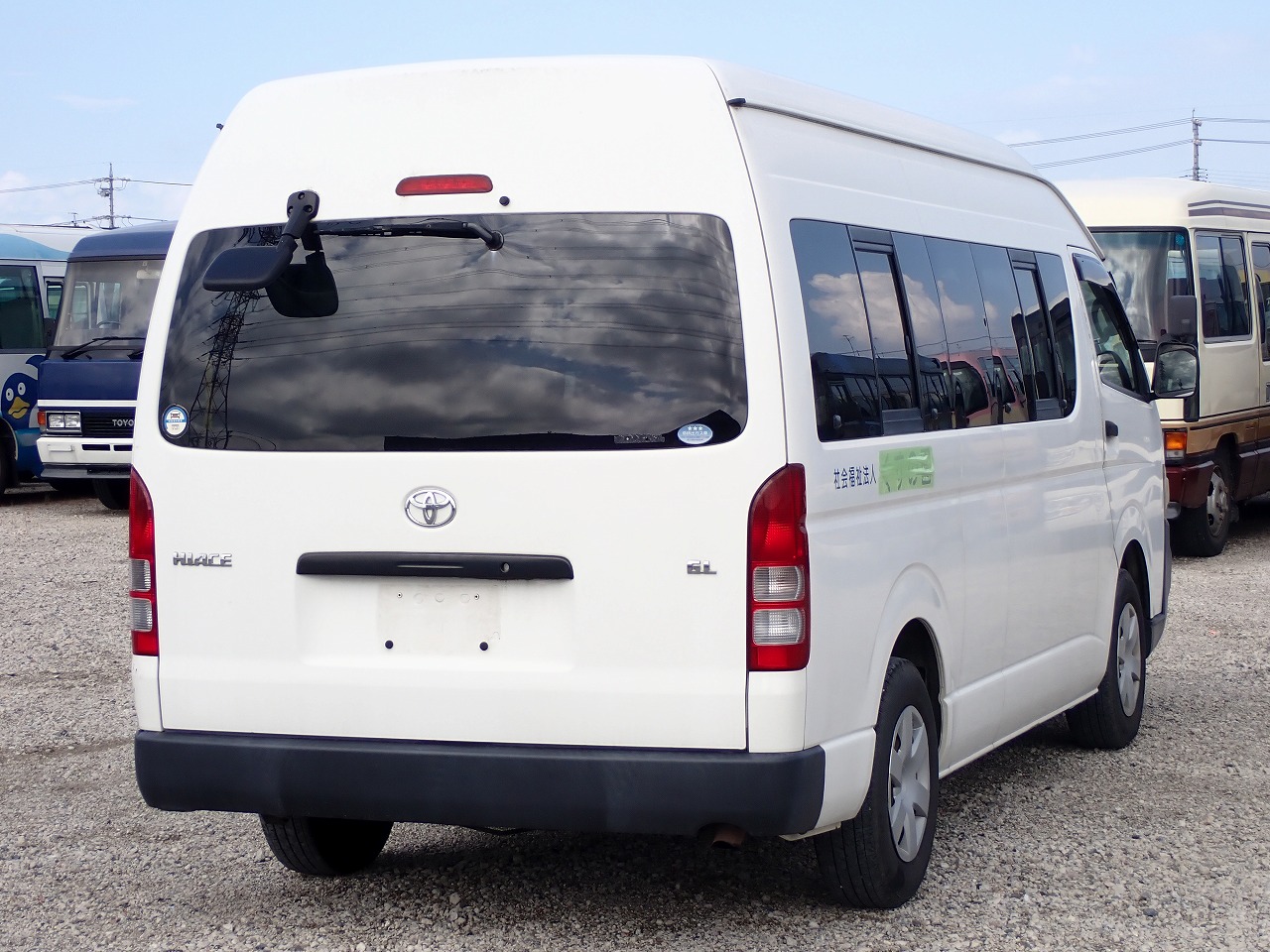 TOYOTA Hiace Commuter