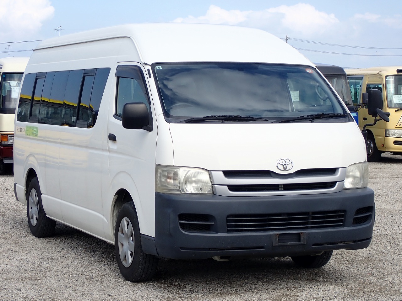TOYOTA Hiace Commuter