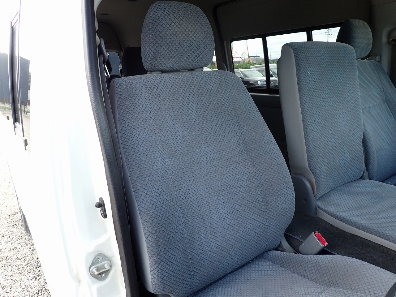 TOYOTA Hiace Commuter
